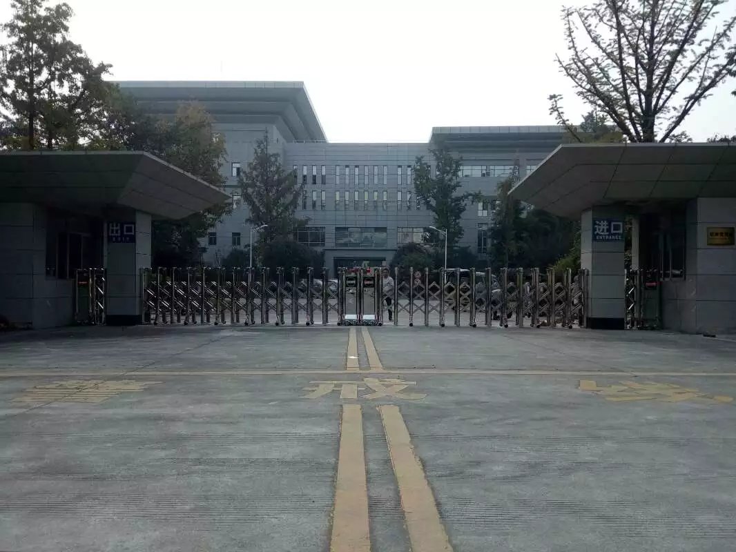 张家口张家口四川消防总队伸缩门